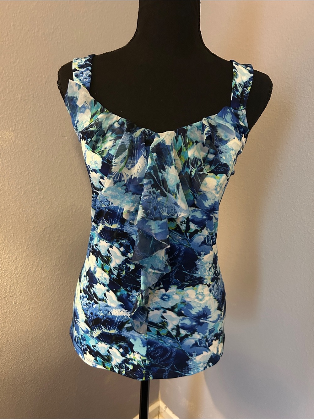 White House Black Market Women Blue Floral Ruffled Sleeveless Top Size X-Small